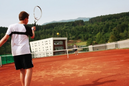 Tennisplatz beim Hotel ROYAL X – Urlaub am Millstätter See – Pension Elisabeth – Frühstückspension in Kärnten