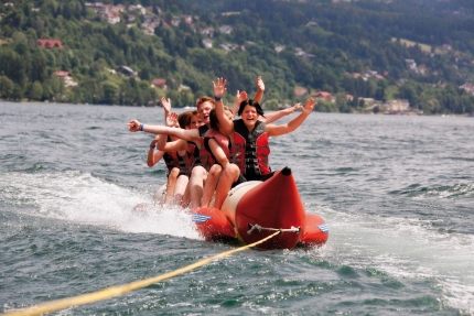 Bananaboat fahren am Millstätter See – Urlaub in Kärnten am See – Pension Elisabeth