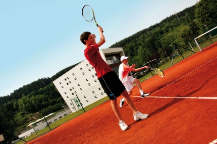 Sporthotel ROYAL X – hauseigener Tennisplatz – Urlaub am Millstätter See – Urlaub in Kärnten am See